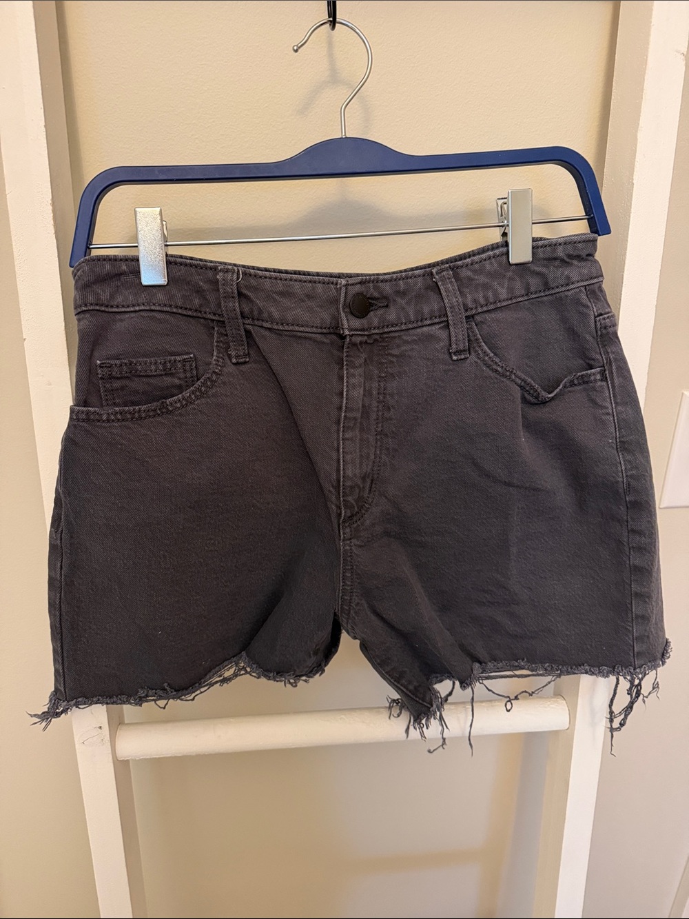 Universal Thread Women’s High-Rise Frayed Hem Shorts - Charcoal Gray